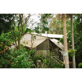 House on corner of Second Avenue and George Street, Somerset Dam, 2002