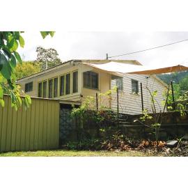 Cottage on Gipps Street, Somerset Dam, 2002