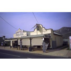 Brisbane Valley Gallery and Gifts and fruit shop, Esk, 2002