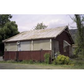 Unidentified building, Esk Shire Region, 2002
