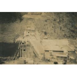 Construction of the Somerset Dam wall