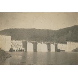 Construction of the lower sections of Somerset Dam wall near completion