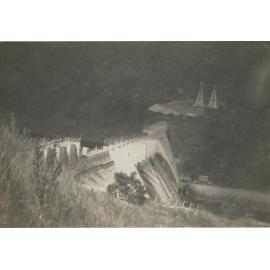 Top sections of Somerset Dam wall under construction