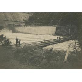 Somerset Dam, flooding during construction