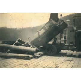 Tipping stone into crushers, Somerset Dam construction