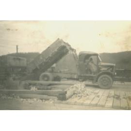 Stone crushers, Somerset Dam construction