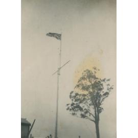 Somerset Dam scouts den with pole and flag