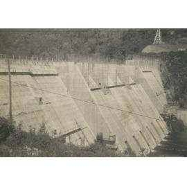 Somerset dam wall under construction