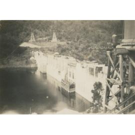Somerset dam wall under construction