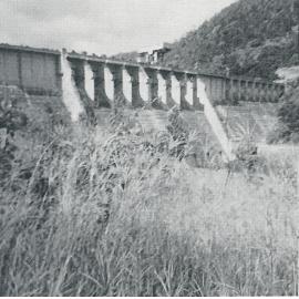 Somerset Dam from the bank below the wall 