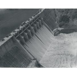 An aerial view of the Somerset Dam wall 