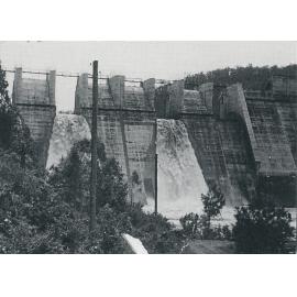 Water pouring over the overflow sections of the uncompleted Somerset Dam