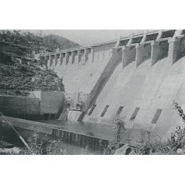 A section of the nearly completed Somerset Dam wall 