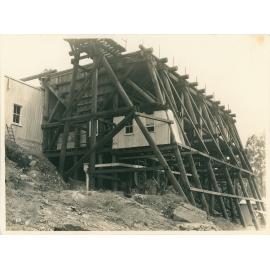 Crusher plant at the Somerset Dam construction site