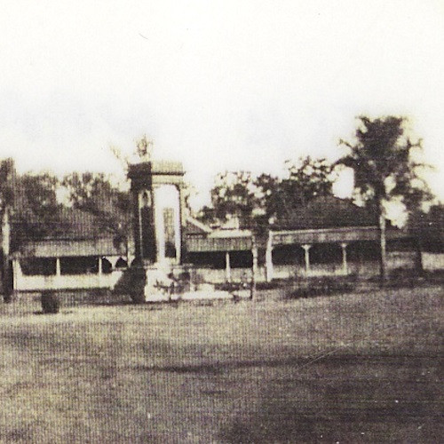 Monuments, Memorials &amp; Plaques